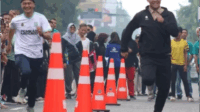 Bupati Purbalingga Fahmi M Hanif ikut turun dalam Street Run sepanjang  80 meter di Car Free Day Purbalingga melawan Kepala Bagian Protokol dan Komunikasi Pimpinan (Prokompim) Titis Panjer Rahino, Minggu 7 September 2025. Bupati Purbalingga Fahmi M Hanif ikut turun dalam Street Run sepanjang  80 meter di Car Free Day Purbalingga melawan Kepala Bagian Protokol dan Komunikasi Pimpinan (Prokompim) Titis Panjer Rahino, Minggu 7 September 2025.