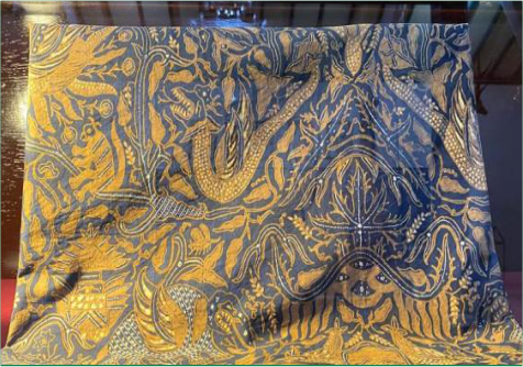 Batik Naga Tapa yang tersimpan di Museum Prof. Dr. R. Soegarda Poerbakawatja ini merupakan karya R.A. Soegiarti  (lahir  di  Purbalingga  pada  28  Desember  1897) cucu  Bupati VI Raden  Tumenggung  Dipokusumo IV. Batik Naga Tapa yang tersimpan di Museum Prof. Dr. R. Soegarda Poerbakawatja ini merupakan karya R.A. Soegiarti  (lahir  di  Purbalingga  pada  28  Desember  1897) cucu  Bupati VI Raden  Tumenggung  Dipokusumo IV.