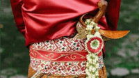 Mengungkap rahasia leluhur dari kitab primbon Jawa yang paling otoritatif, Betaljemur Adammakna, kunci untuk meraih kelancaran rejeki dan kesuksesan, yakni dengan menyelaraskan diri pada Arah Naga Dina (Arah Naga Hari). Mengungkap rahasia leluhur dari kitab primbon Jawa yang paling otoritatif, Betaljemur Adammakna, kunci untuk meraih kelancaran rejeki dan kesuksesan, yakni dengan menyelaraskan diri pada Arah Naga Dina (Arah Naga Hari).