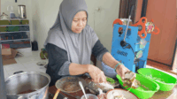 Gecot Bu Esti menempati satu kios yang menyatu dengan Sanggar Bakti Pramuka di Jalan Kopral Tanwir No. 61, Kelurahan Purbalingga Lor, Kecamatan Purbalingga. Gecot Bu Esti menempati satu kios yang menyatu dengan Sanggar Bakti Pramuka di Jalan Kopral Tanwir No. 61, Kelurahan Purbalingga Lor, Kecamatan Purbalingga.