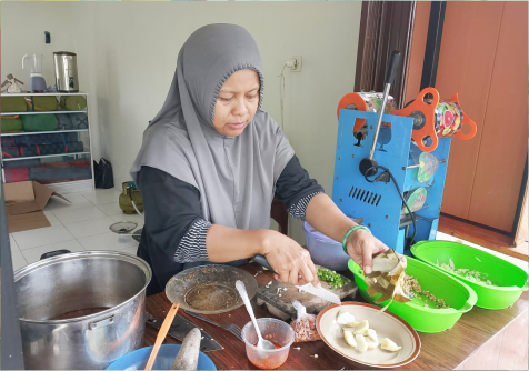 Gecot Bu Esti menempati satu kios yang menyatu dengan Sanggar Bakti Pramuka di Jalan Kopral Tanwir No. 61, Kelurahan Purbalingga Lor, Kecamatan Purbalingga. Gecot Bu Esti menempati satu kios yang menyatu dengan Sanggar Bakti Pramuka di Jalan Kopral Tanwir No. 61, Kelurahan Purbalingga Lor, Kecamatan Purbalingga.
