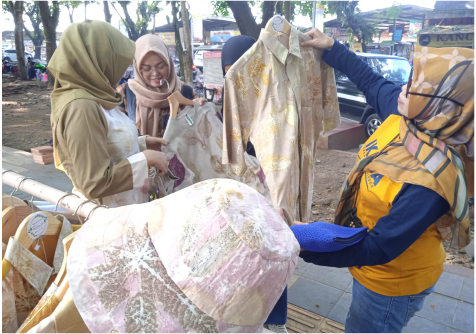 Kabupaten Purbalingga, yang selama ini terkenal sebagai Kota Perwira, kini semakin lantang menyuarakan identitas budayanya melalui sehelai kain: batik. Kabupaten Purbalingga, yang selama ini terkenal sebagai Kota Perwira, kini semakin lantang menyuarakan identitas budayanya melalui sehelai kain: batik.