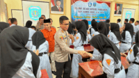 Kapolres Purbalingga AKBP Achmad Akbar mendorong para siswa SMK YPT 1 Purbalingga memahami perkembangan teknologi informasi. Kapolres Purbalingga AKBP Achmad Akbar mendorong para siswa SMK YPT 1 Purbalingga memahami perkembangan teknologi informasi.