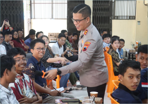 Kapolres Purbalingga, AKBP Achmad Akbar menjadi narasumber dalam Seminar Kebangsaan bertajuk Jadilah Pemimpin (Be A Leader) di Aula Gereja Katolik Santo Agustinus, Purbalingga, Minggu 12 Oktober 2025.