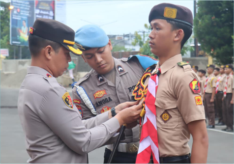 Ketua Majelis Pembimbing Saka (Ka Mabisaka) Bhayangkara Gerakan Pramuka Kwartir Cabang (Kwarcab) Kabupaten Purbalingga, Kak AKBP Achmad Akbar memimpin upacara serah terima jabatan (sertijab) Ketua Saka Bhayangkara masa bakti tahun 2025–2026.