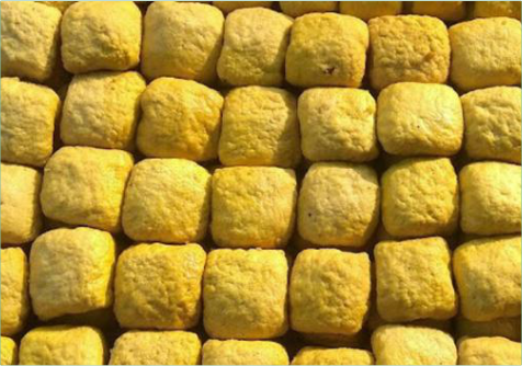Tahu Dongkal berbeda dari tahu pada umumnya. Ciri yang paling menonjol adalah warnanya yang kuning cerah serta teksturnya yang padat, kenyal, dan berisi. Tahu Dongkal berbeda dari tahu pada umumnya. Ciri yang paling menonjol adalah warnanya yang kuning cerah serta teksturnya yang padat, kenyal, dan berisi.
