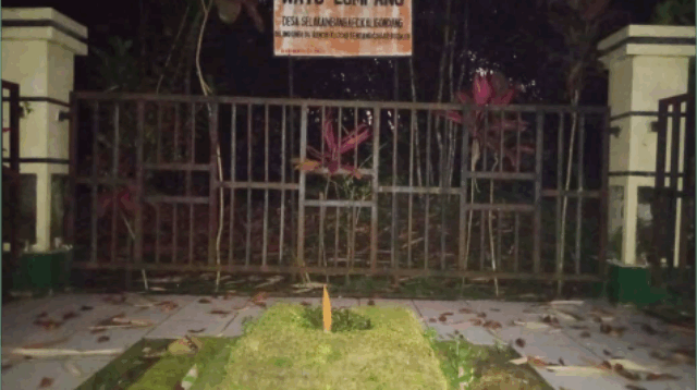 Watu Lumpang menyimpan cerita masa lampau nan kental.Keberadaan situs ini menjadi bagian tak terpisahkan dari sejarah Desa Selakambang Watu Lumpang menyimpan cerita masa lampau nan kental.Keberadaan situs ini menjadi bagian tak terpisahkan dari sejarah Desa Selakambang