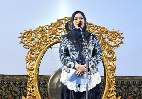 Ketua Dewan Kerajinan Nasional Daerah (Dekranasda) Purbalingga, Syahzani Fahmi M. Hanif, menyampaikan komitmennya untuk terus mendukung perkembangan dan pelestarian batik lokal. Ketua Dewan Kerajinan Nasional Daerah (Dekranasda) Purbalingga, Syahzani Fahmi M. Hanif, menyampaikan komitmennya untuk terus mendukung perkembangan dan pelestarian batik lokal.