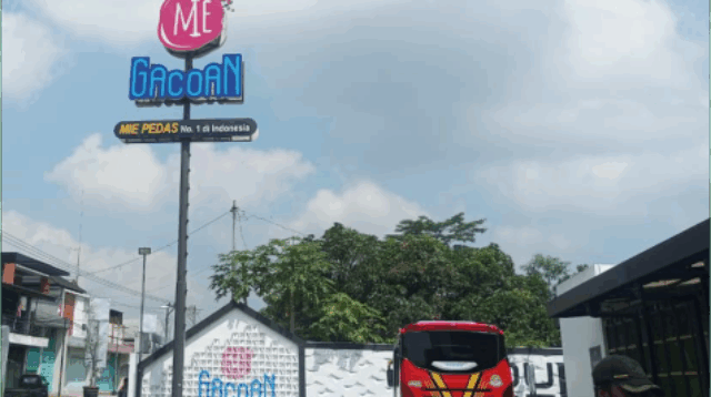 Mi Gacoan Purbalingga berada di Jalan Letnan Achmad Nur Nomor 12, Kauman, Purbalingga Lor  Lokasinya sangat strategis, aksesnya juga mudah karena berada jalur utama kota. Mi Gacoan Purbalingga berada di Jalan Letnan Achmad Nur Nomor 12, Kauman, Purbalingga Lor Lokasinya sangat strategis, aksesnya juga mudah karena berada jalur utama kota.