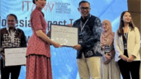 Menteri Pariwisata Republik Indonesia, Widiyanti Putri Wardhani menyerahkan penghargaan langsung kepada Direktur Utama Perumda Owabong Purbalingga Arif Taat Ujiyanto, dalam ajang Wonderful Theme Park Impact Award 2025 The 1st Indonesia Tourism Marketing Week (ITMW) 2025, di Maya Sanur Resort, Denpasar, Bali, Sabtu 11 Oktober 2025. Menteri Pariwisata Republik Indonesia, Widiyanti Putri Wardhani menyerahkan penghargaan langsung kepada Direktur Utama Perumda Owabong Purbalingga Arif Taat Ujiyanto, dalam ajang Wonderful Theme Park Impact Award 2025 The 1st Indonesia Tourism Marketing Week (ITMW) 2025, di Maya Sanur Resort, Denpasar, Bali, Sabtu 11 Oktober 2025.