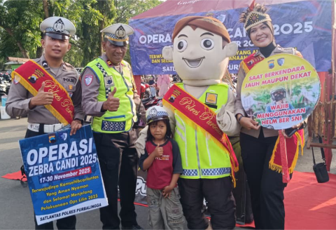 Polres Purbalingga gunakan Wayang dan Badut Lantas dalam menyampaikan pesan tertib lalu lintas dalam rangka rangka Operasi Zebra Candi 2025.