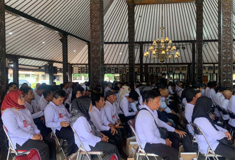 424 pendonor darah menerima penghargaan.