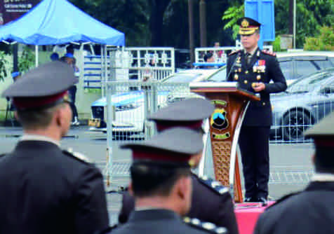 Kapolres Purbalingga, AKBP Achmad Akbar memimpin upacaraperingatan Hari Pahlawan di halaman Satuan Penyelenggara Administrasi Surat Izin Mengemudi (Satpas), Senin, 10 November 2025 Kapolres Purbalingga, AKBP Achmad Akbar memimpin upacaraperingatan Hari Pahlawan di halaman Satuan Penyelenggara Administrasi Surat Izin Mengemudi (Satpas), Senin, 10 November 2025