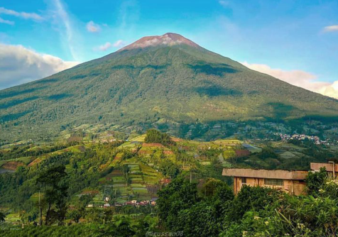 Hujan Petir Pegunungan. Sumber Foto: id.pinterest.com Hujan Petir Pegunungan. Sumber Foto: id.pinterest.com