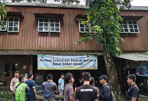 Insiden mengagetkan terjadi di Sekolah Alam (Sepur) yang berlokasi di Jalan Raya Baturraden, Kelurahan Pabuaran, Purwokerto Utara, Selasa 25 November 2025 pukul 16.15 WIB. Insiden mengagetkan terjadi di Sekolah Alam (Sepur) yang berlokasi di Jalan Raya Baturraden, Kelurahan Pabuaran, Purwokerto Utara, Selasa 25 November 2025 pukul 16.15 WIB.
