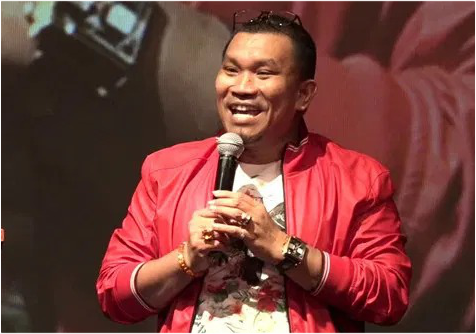 Mongol Stres menjadi nama panggung komika Rony Imanuel yang kini menjelma menjadi salah satu pelawak tunggal termahal Indonesia. Mongol Stres menjadi nama panggung komika Rony Imanuel yang kini menjelma menjadi salah satu pelawak tunggal termahal Indonesia.