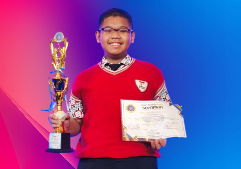 Muhammad Rasya Athaya sukses meraih Juara 1 Lomba Membuat Game Edukasi jenjang SMP/MTs dalam ajang bergengsi Olimpiade TIK – Informatika Nasional (OTN) ke-7 tahun 2025, di ICE-BSD Serpong, Tangerang, 23–26 Oktober 2025.