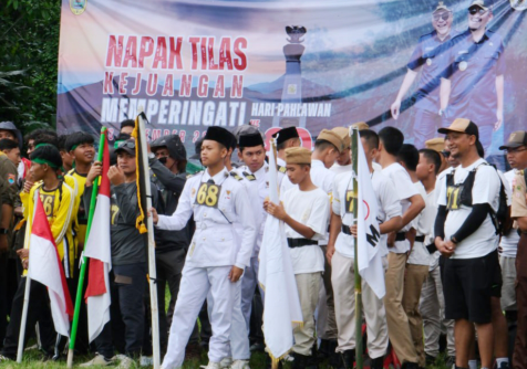 Ratusan pelajar hingga masyarakat ikuti Napak Tilas Kejuangan dalam rangka peringati Hari Pahlawan di Pemalang, Sabtu 8 November 2025.