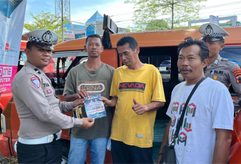 Polres Purbalingga mengajak pengemudi angkutan kota (angkot) meningkatkan disiplin dan keselamatan berkendara selama Operasi Zebra Candi.