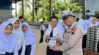 Satuan Lalu Lintas (Satlantas) Polres Purbalingga memberi edukasi dalam rangka Operasi Zebra Candi 2025 di SMP Negeri 1 Padamara, Selasa 18 November 2025.
