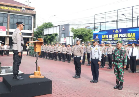 Polres Banjarnegara melaksanakan apel pasukan untuk Operasi Zebra Candi 2025 di halaman Mapolres, Senin 17 November 2025. Polres Banjarnegara melaksanakan apel pasukan untuk Operasi Zebra Candi 2025 di halaman Mapolres, Senin 17 November 2025.
