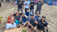 Ikapero lintas angkatan mewujudkan momen hangatnya kebersamaan melalui perjalanan wisata bersama ke Pangandaran, Jawa Barat.