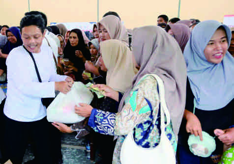 Diskoperindag Kabupaten Pemalang menggelar pasar murah di GOR Desa Asemdoyong, Kecamatan Taman.