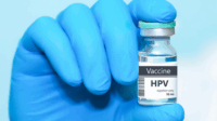 Sebelum menerima Vaksin Virus Human Papillomavirus (HPV) secara alami, setiap individu menjalani sesi konsultasi mendalam bersama dokter.