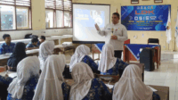 Kepala SMP Negeri 3 Kutasari, Priyanto saat memberikan materi dalam Latihan Dasar Kepemimpinan (LDK) untuk pengurus Organisasi Siswa Intra Sekolah (OSIS) dan Majelis Perwakilan Kelas (MPK) Rabu 5 November 2025 Kepala SMP Negeri 3 Kutasari, Priyanto saat memberikan materi dalam Latihan Dasar Kepemimpinan (LDK) untuk pengurus Organisasi Siswa Intra Sekolah (OSIS) dan Majelis Perwakilan Kelas (MPK) Rabu 5 November 2025