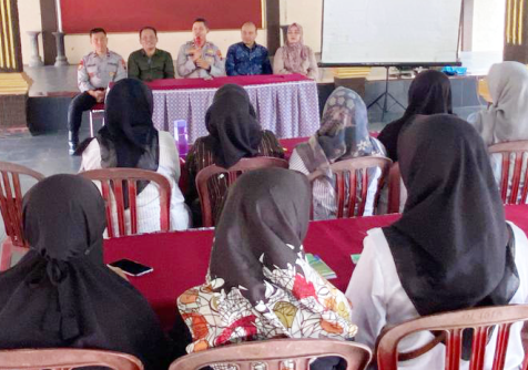 40 calon karyawan Satuan Pelayanan Pemenuhan Gizi (SPPG) Polri 2 Yayasan Kemala Bhayangkari (YKB) Purbalingga mengikuti pelatihan bertempat Desa Tlahab Lor, Kecamatan Karangreja, Kabupaten Purbalingga, Sabtu 15 November 2025. 40 calon karyawan Satuan Pelayanan Pemenuhan Gizi (SPPG) Polri 2 Yayasan Kemala Bhayangkari (YKB) Purbalingga mengikuti pelatihan bertempat Desa Tlahab Lor, Kecamatan Karangreja, Kabupaten Purbalingga, Sabtu 15 November 2025.