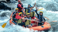 Sensasi Adrenalin di Wisata Rainbow Rafting Sungai Comal Pemalang. Sumber Foto: adventuraja.com