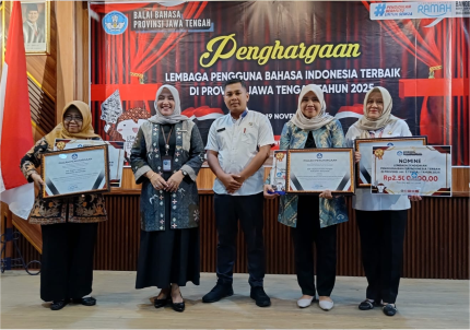 Balai Bahasa Provinsi Jawa Tengah (BBPJT) memberikan Penghargaan kepada lembaga sebagai pengguna bahasa Indonesia Terbaik 2025, di Gedung Cipto Mangunkusumo, Rabu 19 November 2025. Balai Bahasa Provinsi Jawa Tengah (BBPJT) memberikan Penghargaan kepada lembaga sebagai pengguna bahasa Indonesia Terbaik 2025, di Gedung Cipto Mangunkusumo, Rabu 19 November 2025.