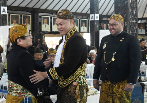 Perayaan Hari Jadi ke-195 Kabupaten Purbalingga tahun ini terasa sangat istimewa karena Bupati Purbalingga menganugerahkan gelar Honorary Citizen atau Warga Kehormatan kepada Wali Kota Tono, Kazuhiko Tada.