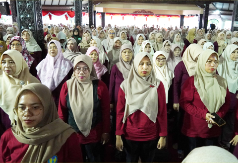 Bupati Purbalingga, Fahmi M Hanif, mempertegas tekadnya meningkatkan kesejahteraan para guru madrasah non-ASN yang terhimpun pada Persatuan Guru Seluruh Indonesia (PGSI) Kabupaten Purbalingga. Bupati Purbalingga, Fahmi M Hanif, mempertegas tekadnya meningkatkan kesejahteraan para guru madrasah non-ASN yang terhimpun pada Persatuan Guru Seluruh Indonesia (PGSI) Kabupaten Purbalingga.