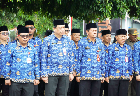 Wakil Bupati Purbalingga, Dimas Prasetyahani, memimpin upacara gabungan HUT ke-54 KORPRI, HUT ke-80 PGRI, sekaligus menyambut Hari Guru Nasional 2025.