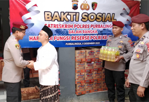 Satreskrim) Polres Purbalingga menggelar kegiatan bakti sosial di Pondok Pesantren (Ponpes) Ar Rohman, Kelurahan Kalikabong, Kecamatan Kalimanah, Kabupaten Purbalingga, Sabtu 6 Desember 2025.