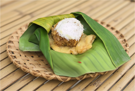 Kuliner ini menyatukan cita rasa khas tempe mendoan dengan inthil yang terbuat olahan singkong tradisional, menciptakan narasi rasa yang kaya dan penuh makna.
