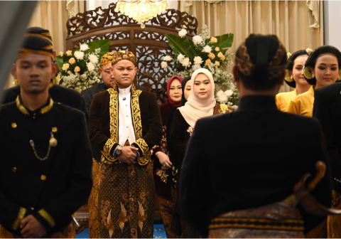 Pemerintah Kabupaten Purbalingga menggelar prosesi sakral Pahargyan Agung guna memperingati Hari Jadi ke-195 di Pendapa Dipokusumo, Kamis 18 Desember 2025.