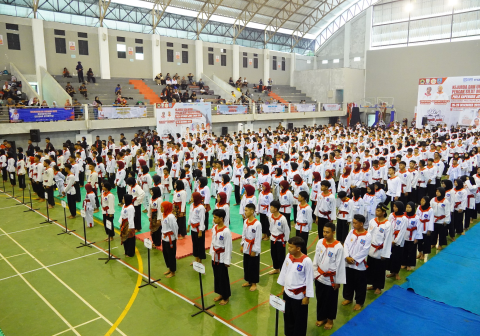 Gemuruh semangat ratusan pendekar memenuhi GOR Indoor Sasana Krida Perwira, Purbalingga, saat 502 pesilat Perguruan Pencak Silat Bela Diri Tangan Kosong (PPS Betako) Merpati Putih memulai laga.