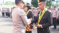 Polres Purbalingga menggelar upacara wisuda purnabakti bagi dua perwira yang telah menyelesaikan masa tugas sebagai anggota Polri.