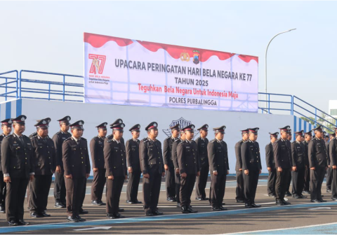Polres Purbalingga memperingati Hari Bela Negara ke-77 dengan menggelar upacara khidmat di halaman Satpas Purbalingga, Jumat 19 Desember 2025.
