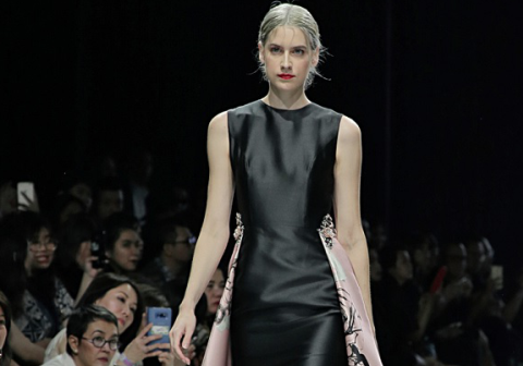 Tren Busana Wanita 2026, Siluet Berani dan Sentuhan Futuristik