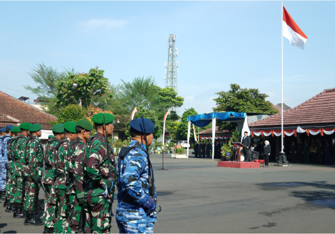 Upacara Peringatan Hari Bela Negara ke-77 di Halaman Pendapa Dipokusumo, Selasa 23 Desember 2025.
