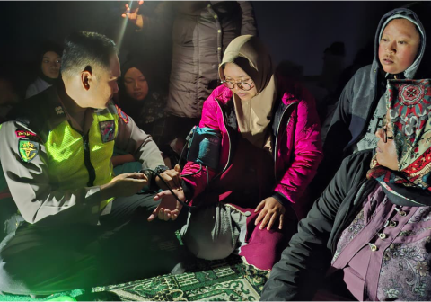 Seksi Kedokteran dan Kesehatan (Dokkes) Polres Purbalingga bergerak cepat memberikan pelayanan medis secara cuma-cuma bagi warga terdampak bencana alam, Sabtu 24 Januari 2026