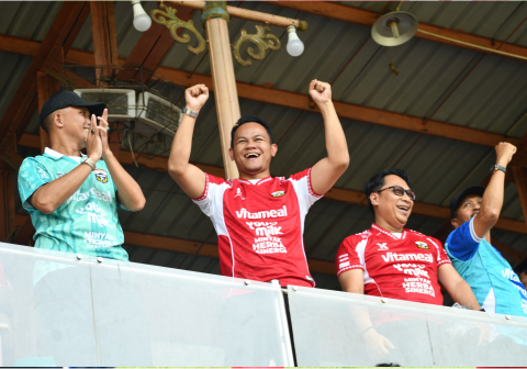 Bupati Purbalingga Fahmi Muhammad Hanif menyampaikan apresiasi atas perjuangan tim kebanggaan masyarakat Purbalingga yang telah menaklukan PPSM Magelang 5-0.