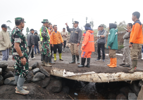 Deputi Bidang Logistik dan Peralatan Badan Nasional Penanggulangan Bencana (BNPB) Andi Eviana meminta Bupati Purbalingga tidak ragu menggunakan anggaran Biaya Tidak Terduga (BTT).