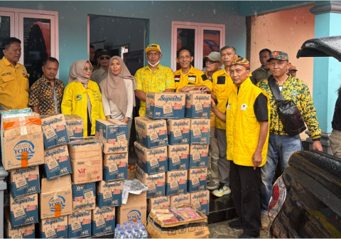 Ketua DPD Partai Golkar Purbalingga, Tenny Juliawaty memimpin langsung aksi "Golkar Berbagi" bersama anggota Fraksi Partai Golkar DPRD Kabupaten Purbalingga serta unsur struktural partai pada Senin 27 Januari 2026.