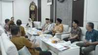 Kepala Kantor Kemenhaj Kabupaten Purbalingga, Ani Mufarokhakh audiensi dengan Bupati Purbalingga Fahmi Muhammad Hanif, di ruang rapat Bupati pada Selasa 20 Januari 2026.