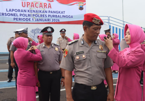 Awal tahun 2026, sebanyak 82 personel Polri di Polres Purbalingga naik pangkat satu tingkat lebih tinggi eriode 1 Januari 2026 di halaman Satuan Penyelenggara Administrasi SIM (Satpas), Rabu 31 Desember 2025.