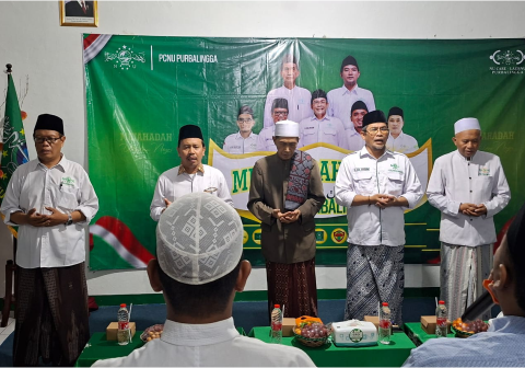 Pengurus beserta badan otonom memadati Aula Sekretariat PCNU Purbalingga pada Selasa 13 Januari 2026 malam untuk memanjatkan doa bersama.